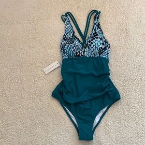 Cupshe 1 pc bathing suit - size S